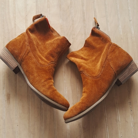 Dolce Vita Soft Suede Leather Back Zipper Slouchy Short Heel Chelsea Booties - Picture 1 of 13